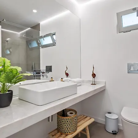 Diogo House - By Wehost